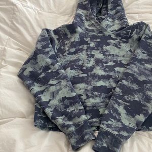 Lululemon  cropped hoodie